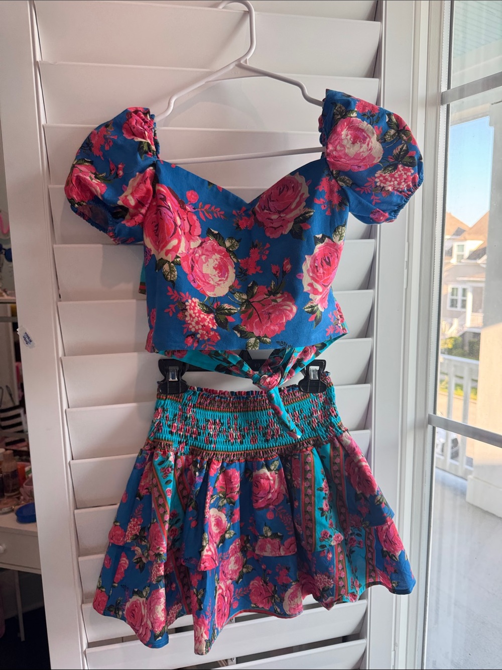 Theme Bright Blue Floral Two-Piece Set with Pink Roses